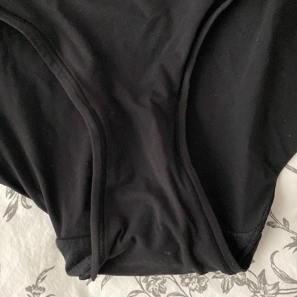 Skims 2 underwear in black size small - Picture 6 of 10
